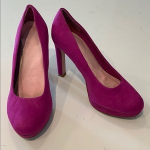 Fuscia pumps